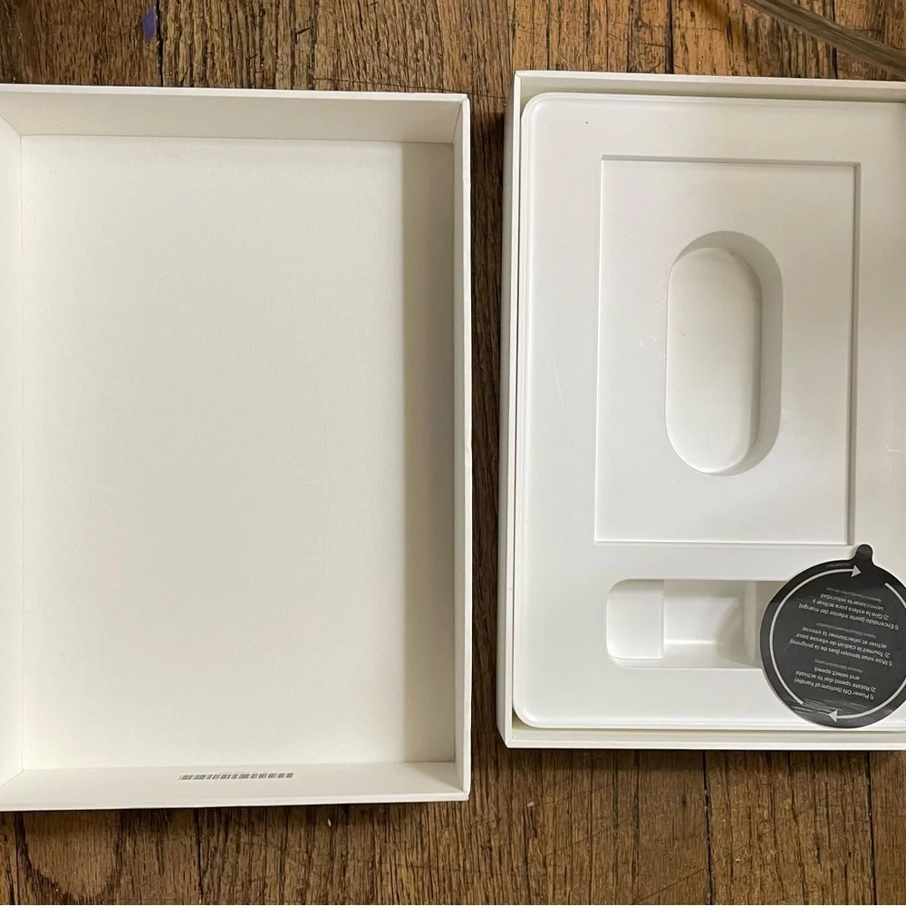 Apple White iPad Tablet - White Front, Silver Back
